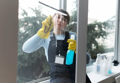Nettoyage de vitres intérieures et extérieures à Combrit